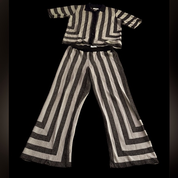 Toboggan White Label Geo  Luxury design black grey 2 piece Knit lounge  set - Picture 3 of 17